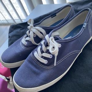 Keds lace up sneakers navy blue / perfect conditions